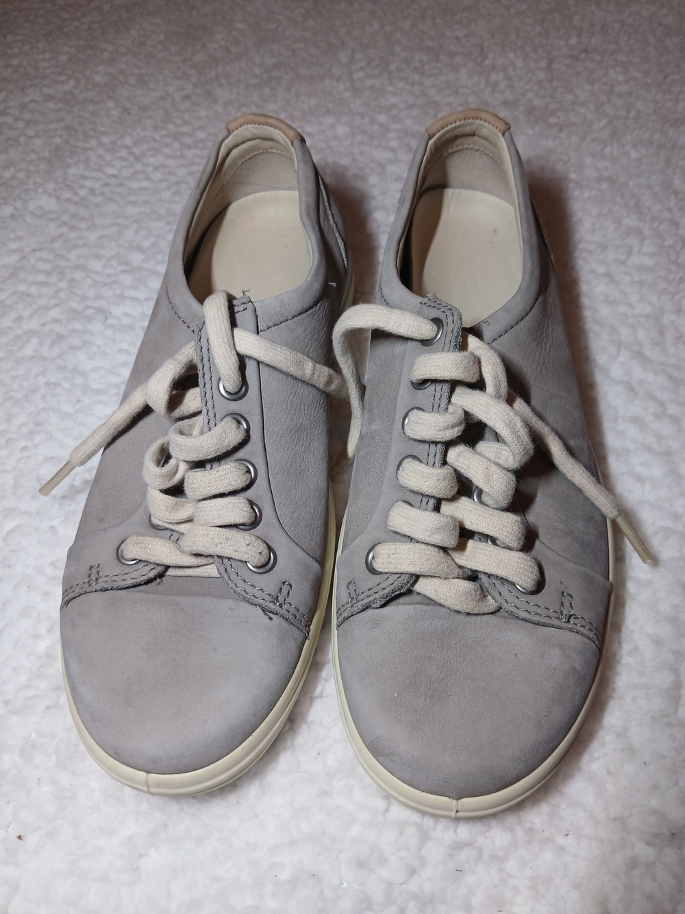 Ecco Light Gray Women's Leather Lace-Up Sneakers